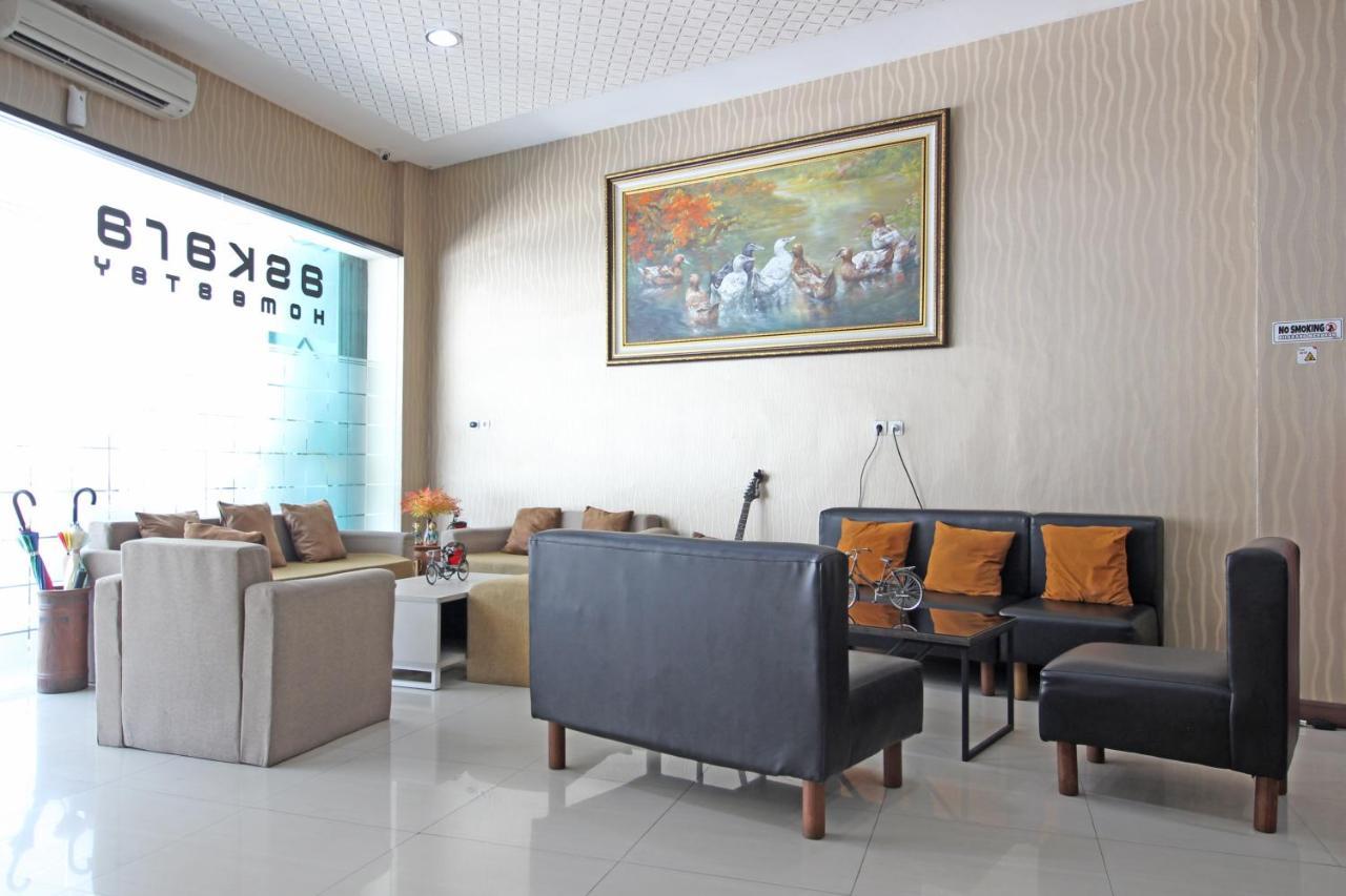 Reddoorz Near Uns Solo Hotel Exterior photo