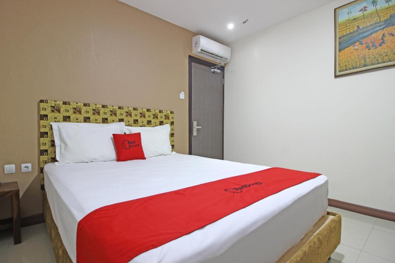 Reddoorz Near Uns Solo Hotel Exterior photo