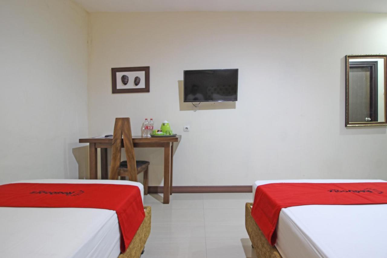 Reddoorz Near Uns Solo Hotel Exterior photo